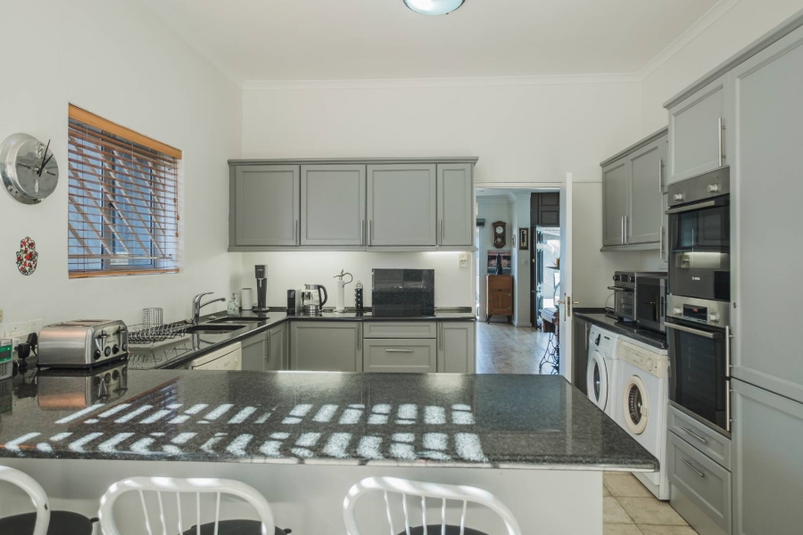 4 Bedroom Property for Sale in Fresnaye Western Cape